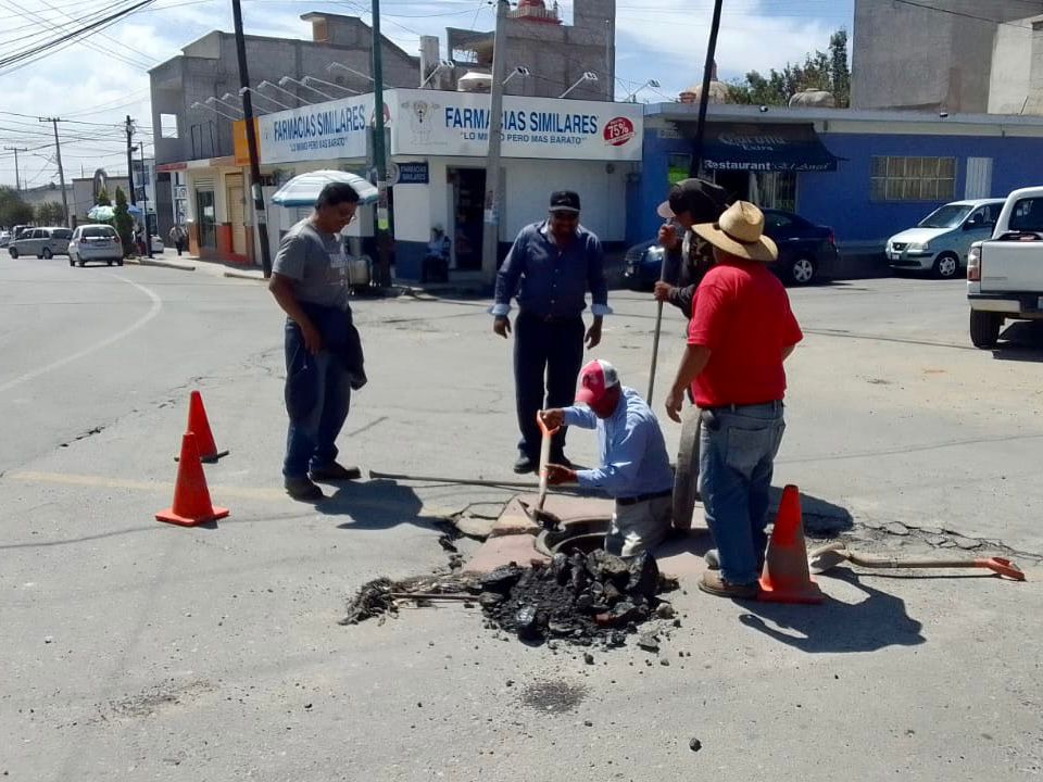 Desazolva Capamh hoyas del drenaje pluvial tapadas por fuertes lluvias